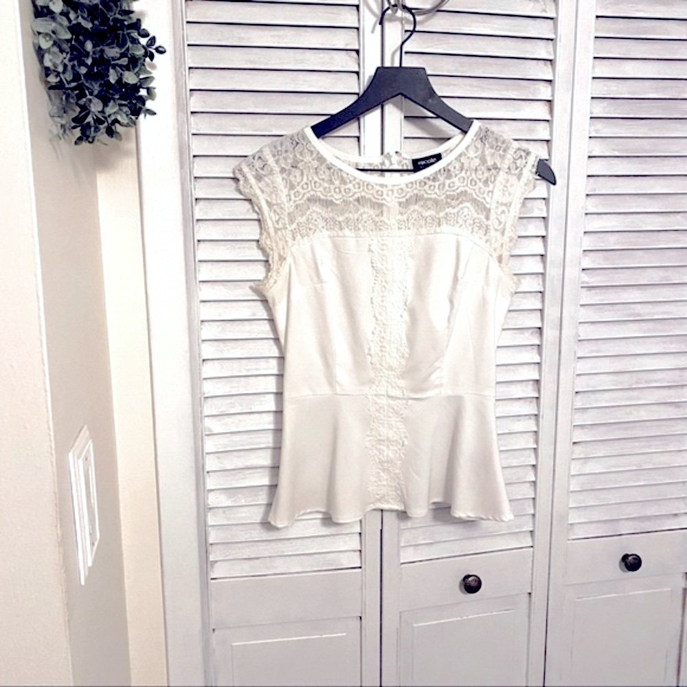 Nicole off white top XS